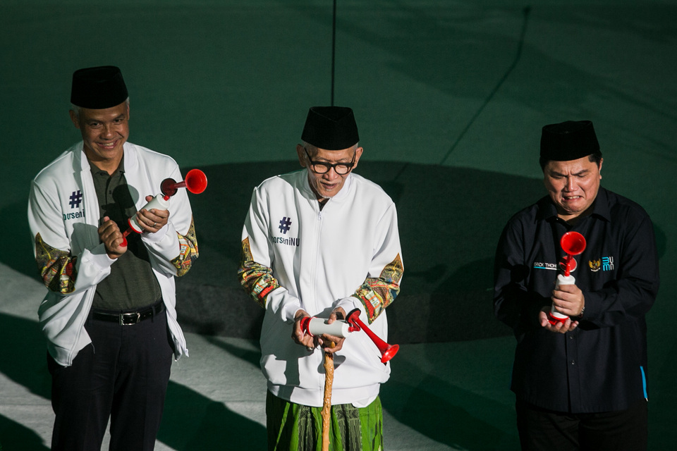 Central Java Governor Ganjar Pranowo, left, Nahdlatul Ulama Advisory Council Chairman Miftachul Akhyar, and State-Owned Enterprise Minister Erick Thohir attend an event at Sritex Arena Stadium in Solo, Central Java, on January 16, 2023. (Antara photo)