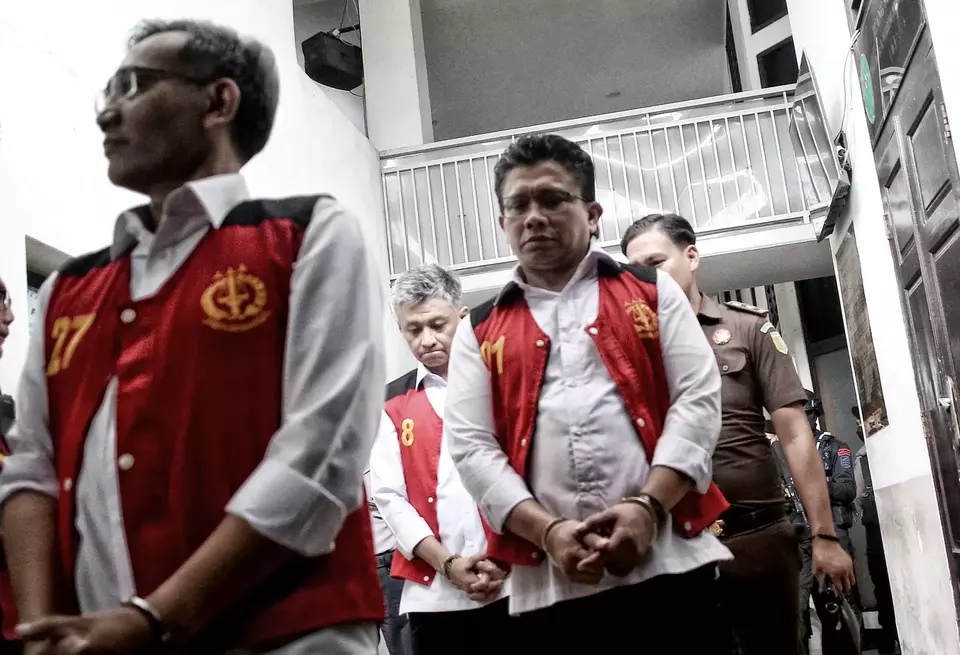 Former police officers Agus Nurpatria, second left, Hendra Kurniawan, center, Ferdy Sambo, second right, leave the South Jakarta District Court after a hearing on January 27, 2023. (Joanito De Saojoao)