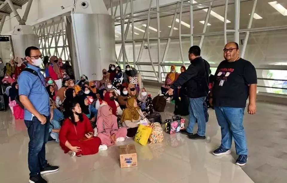 Manpower Ministry officials prevent Indonesian migrant workers from being illegally sent to Middle East countries at Juanda International Airport in Sidoarjo, East Java, on January 28, 2023. (Antara Photo)