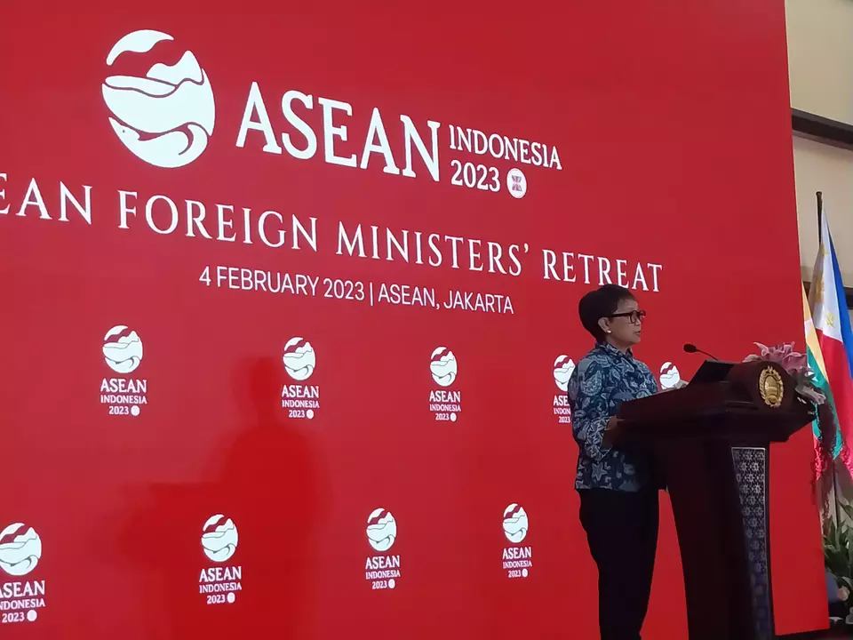 Foreign Affairs Minister Retno Marsudi speaks to reporters following the ASEAN Foreign Ministers’ Retreat at the bloc’s secretariat in Jakarta on Feb. 4, 2023. (JG Photo/Jayanty Nada Shofa)