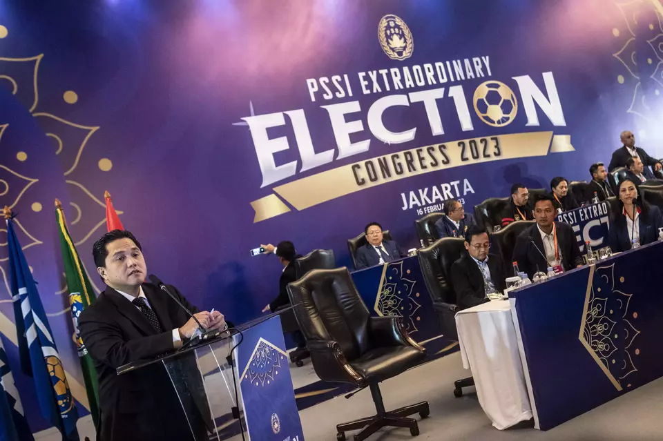 Erick Thohir, left, delivers his acceptance speech after being elected as the chairman of the Indonesian Football Association (PSSI) in Jakarta on Feb. 16, 2023. (Antara Photo)