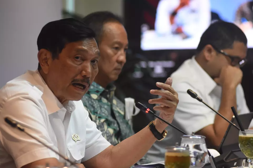 Coordinating Minister for Maritime and Investment Luhut Binsar Pandjaitan (left) speaks at a press conference on electric vehicle incentives in Jakarta on March 6, 2023. (Antara Photo/Indrianto Eko Suwarso)
