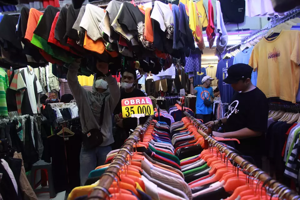 Customers browse for secondhand clothes in Senen Market in Jakarta on March 22, 2023. (Antara Photo/Reno Espir)