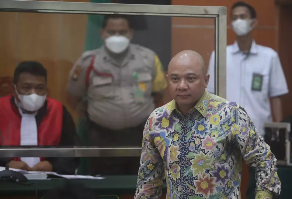 Disgraced policeman Insp. Gen. Teddy Minahasa arrives as a defendant at the West Java District Court to follow a hearing in a drug theft case on Feb. 13, 2023. (Antara Photo/Muhammad Iqbal)