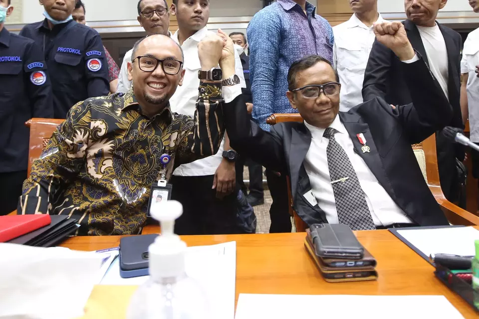 Coordinating Minister for Political, Legal, and Security Affairs Mohammad Mahfud MD, right, and Financial Transaction Reports and Analysis Center Head Ivan Yustiavandana attend a hearing with the House of Representatives committee on legal affairs in Jakarta on March 29, 2023. (Mohamad Defrizal)