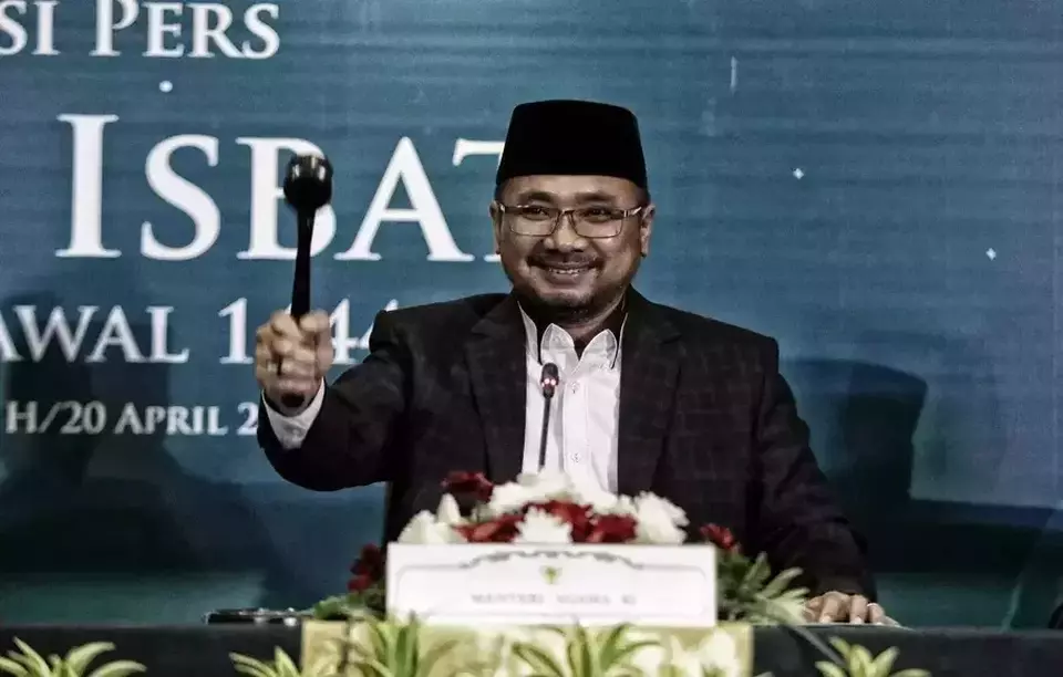 Religious Affairs Minister Yaqut Cholil Qoumas announces the date of the 2023 Eid al-Fitr during a conference at his office in Jakarta on April 20, 2023. (Joanito De Saojoao)