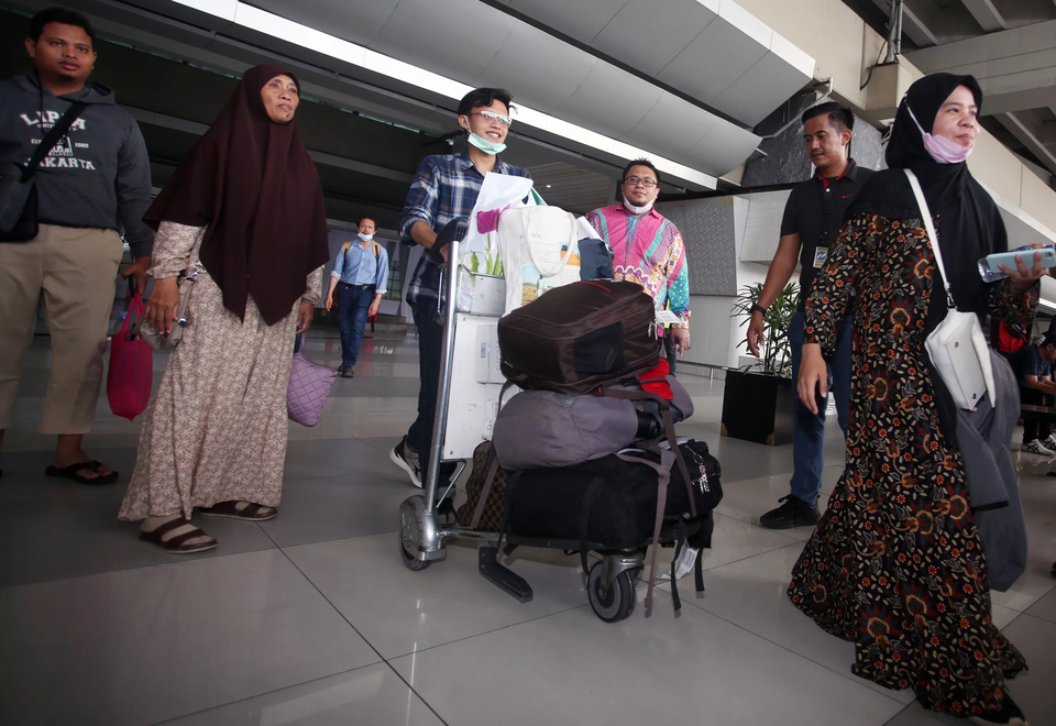 Indonesian evacuees fleeing from conflict-ridden Sudan arrive at Soekarno-Hatta International Airport in Tangerang on April 28, 2023. (B Universe Photo/Mohammad Defrizal)