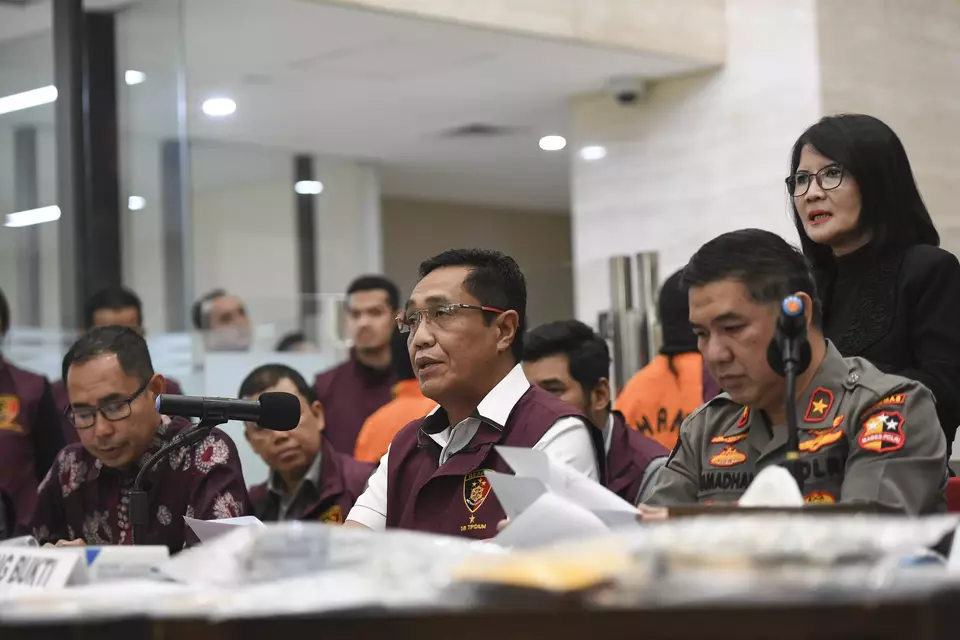 Djuhandani Rahardjo Puro (center), a director at the police's criminal investigative unit, speaks to reporters regarding a human trafficking case at the police headquarters in Jakarta on April 4, 2023. (Antara Photo/Hafidz Mubarak A)	