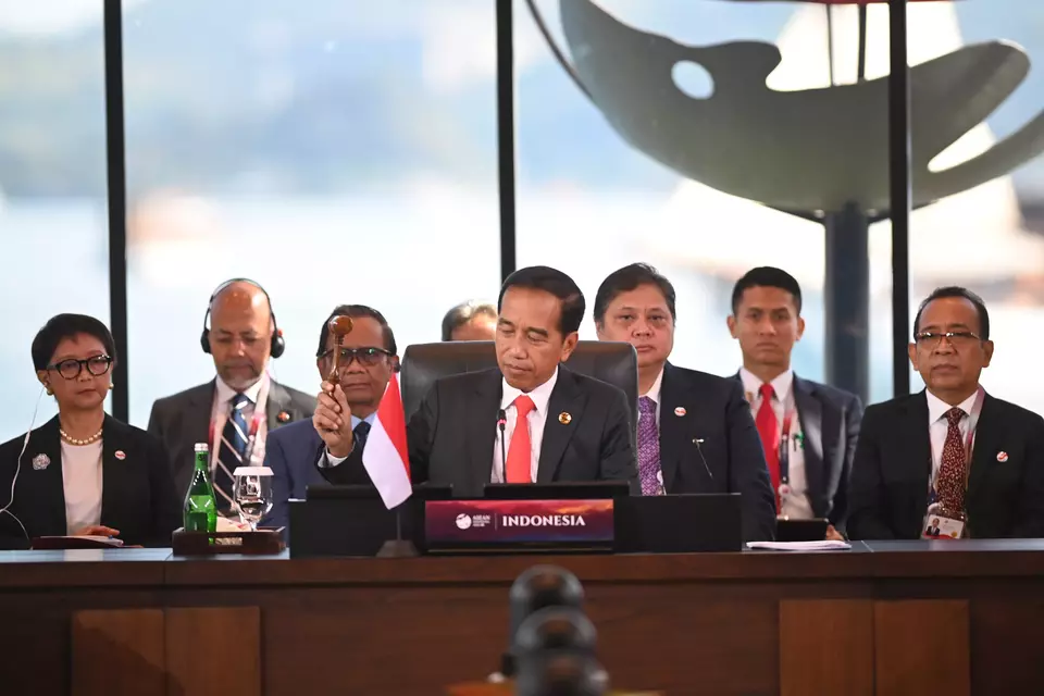President Joko "Jokowi" Widodo kicks off the 42nd ASEAN Summit in Labuan Bajo on May 10, 2023. (POOL/Antara Photo/Rivan Awal Lingga)