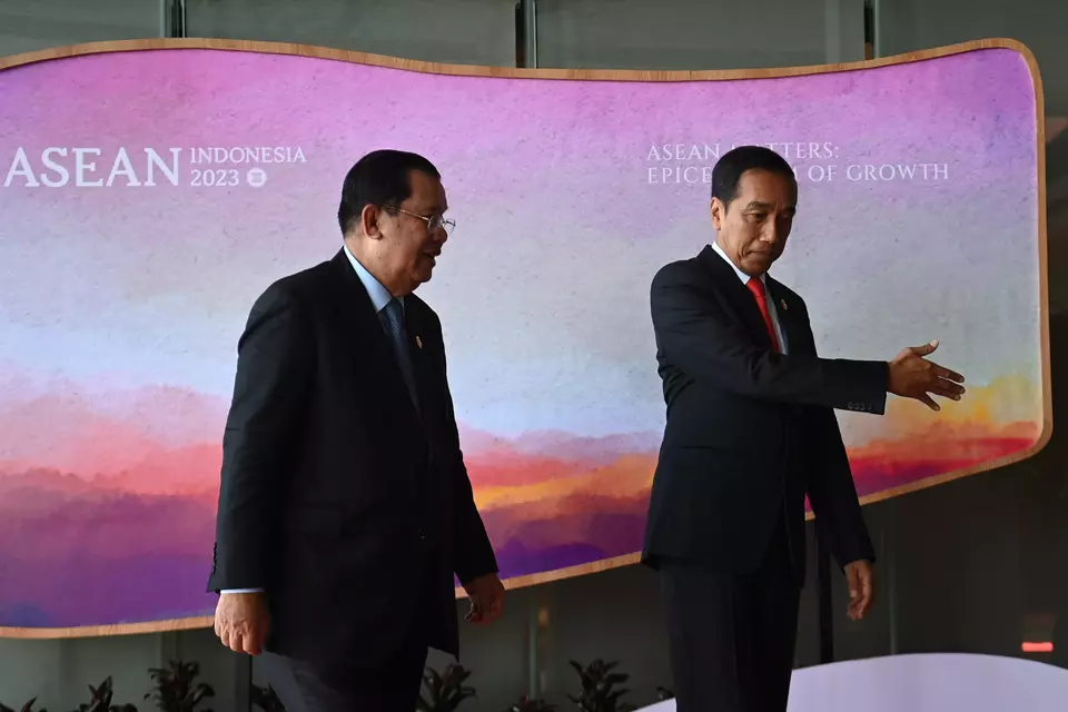 Cambodian Prime Minister Hun Sen meets President Joko "Jokowi" Widodo on the sidelines of the 42nd ASEAN Summit in Labuan Bajo on May 10, 2023. (POOL/Antara Photo/Aprillio Akbar)
