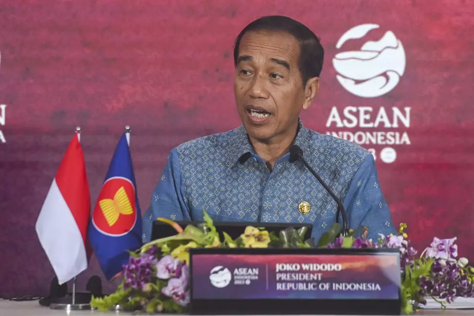 President Joko "Jokowi" Widodo speaks to reporters at the end of the 42nd ASEAN Summit in Labuan Bajo, East Nusa Tenggara, on May 11, 2023. (POOL/Antara Photo/
Rivan Awal Lingga)