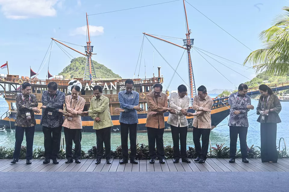 ASEAN leaders pose for a photo during the Summit at Labuan Bajo coastal resort in East Nusa Tenggara, May 11, 2023. (Pool Photo via Antara)
