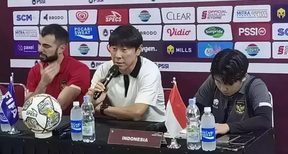 Indonesian football team head coach Shin Tae-yong speaks in a press conference in Jakarta. (Rino Fajar Setiawan)