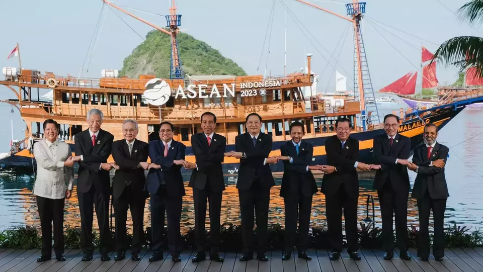 Southeast Asian leaders take a picture at the 42nd ASEAN Summit in Labuan Bajo on 10, 2023. (Photo Courtesy of the Communications Ministry)