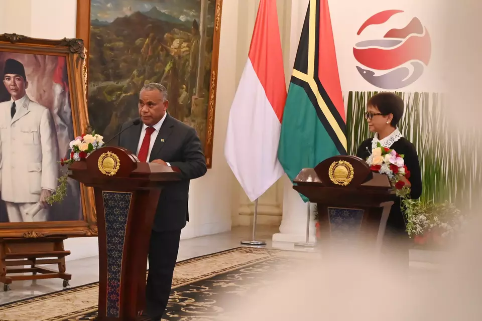 Foreign Affairs Minister Retno Marsudi meets with her Vanuatuan counterpart Jotham Napat in Jakarta on June 16, 2023. (Photo Courtesy of the Foreign Affairs Ministry)