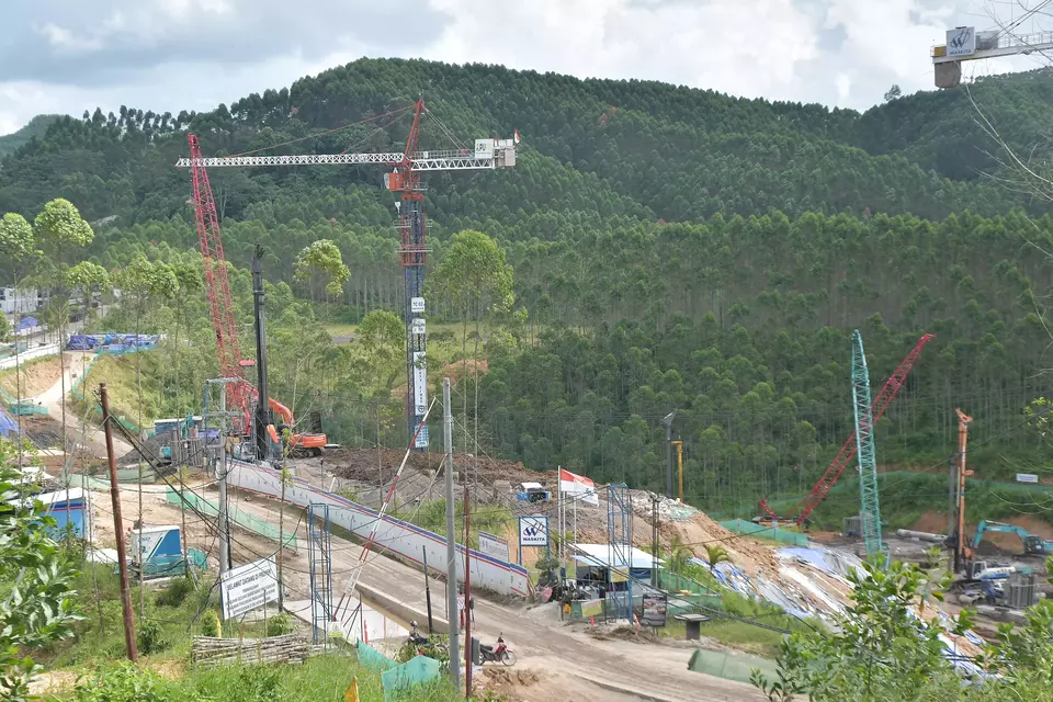 Construction works in Nusantara's government zone as seen on June 8, 2023. (Antara Photo/Fakhri Hermansyah)