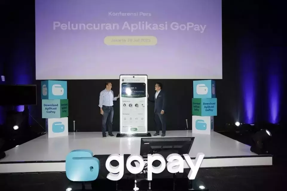 GoTo Group CEO Patrick Walujo, right, and GoTo Financial President Hans Patuwo launch digital payment app GoPay in Jakarta, Wednesday, July 26, 2023. (Prisma Ardianto)