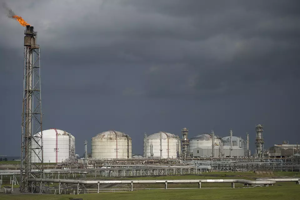 This undated photo shows a liquefied natural gas refinery in Bontang, East Kalimantan. (Antara Photo/Widodo S Jusuf)