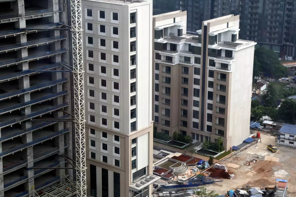 This file photo from 2022 shows the construction of an apartment in Jakarta. (BeritaSatu Photo/Mohammad Defrizal)