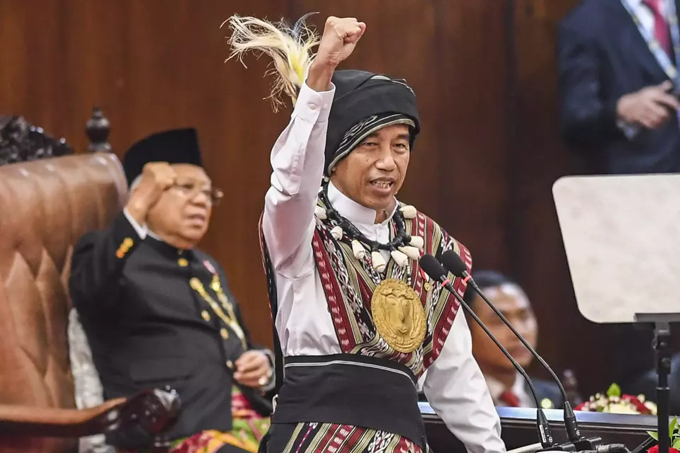 President Joko "Jokowi" Widodo punches the air when delivering his annual state address in Nusantara Building in Jakarta on August 16, 2023. (Antara Photo/Galih Pradipta)