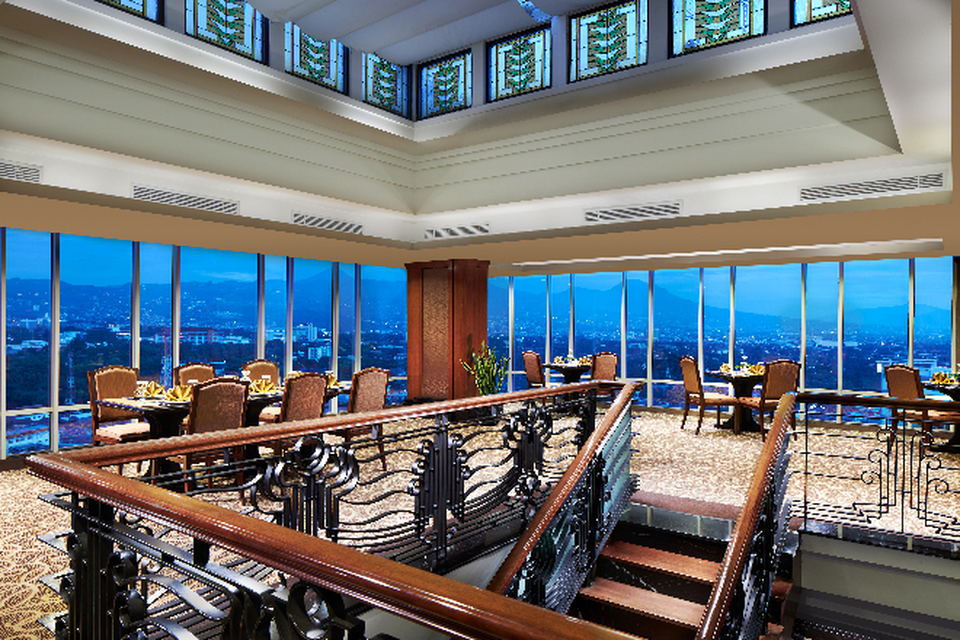 El Hotel Bandung's panoramic dining sky lounge. (Photo Courtesy of El Hotel Bandung)	