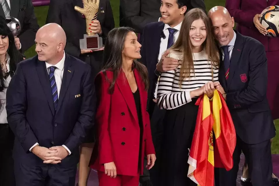President of the Spanish soccer federation, Luis Rubiales, right, embraces Princess Infanta Sofia as Queen Letizia and FIFA President Gianni Infantino wait on the podium following Spain's win in the final of Women's World Cup soccer against England at Stadium Australia in Sydney, Australia, Sunday, Aug. 20, 2023. (AP Photo/Mark Baker)
