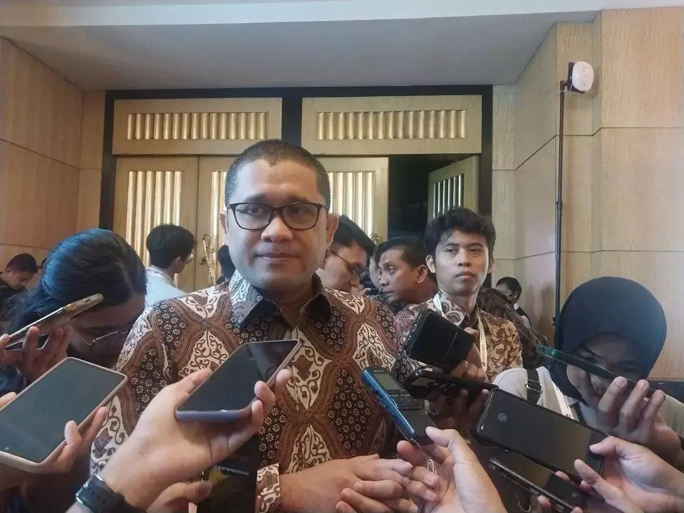 Fiscal Policy Agency head Febrio Kacaribu speaks to reporters on the sidelines the Energy Transition Mechanism: ASEAN Country Updates seminar in Jakarta on August 23, 2023. The seminar is a side event to the ASEAN Finance Ministers and Central Bank Governors Meeting. (JG Photo/Jayanty Nada Shofa)