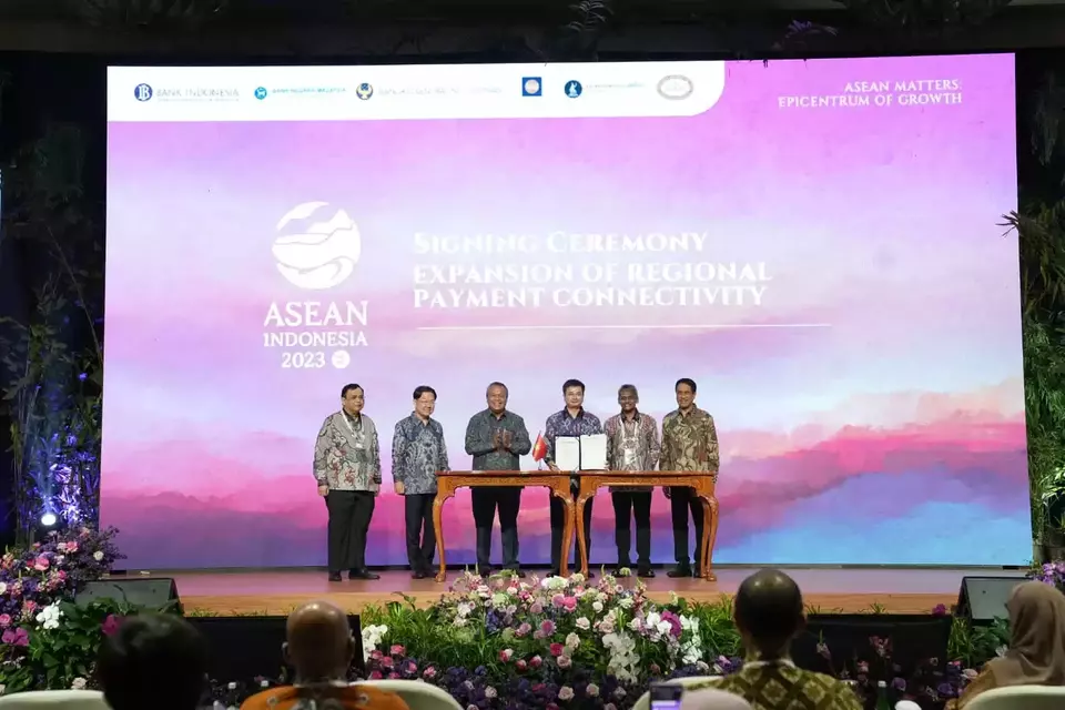 State Bank of Vietnam inks the expansion of ASEAN's regional payment connectivity memorandum of understanding in Jakarta on Aug. 25, 2023. The signing takes place at the 10th ASEAN Finance Ministers and Central Bank Governors Meeting. (Photo Courtesy of Bank Indonesia)