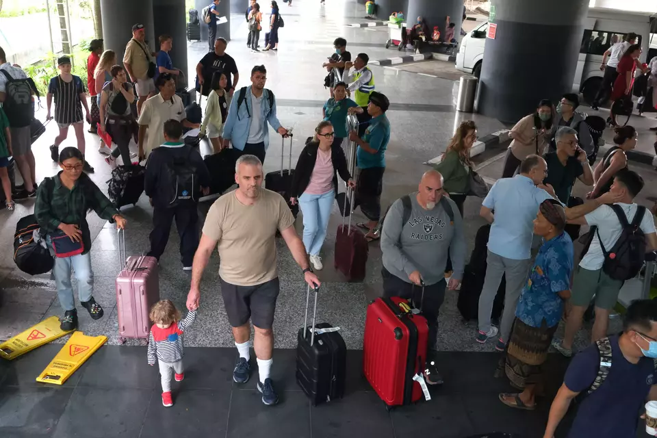 Foreign visitors arrive at I Gusti Ngurah Rai Airport in Bali, Thursday, July 5, 2023. (Antara photo)