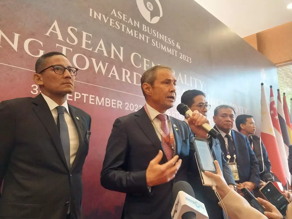 Western Australian Premier Roger Cook speaks to reporters on the sidelines of the ASEAN Business and Investment Summit in Jakarta on September 3, 2023. (JG Photo/Jayanty Nada Shofa)