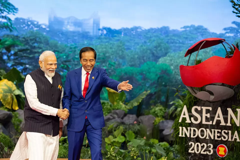 President Joko "Jokowi" Widodo greets Indian Prime Mnister Narendra Modi shortly before the 20th ASEAN-India Summit in Jakarta on September 7, 2023. (Antara Photo/2023 ASEAN Summit Media Center)