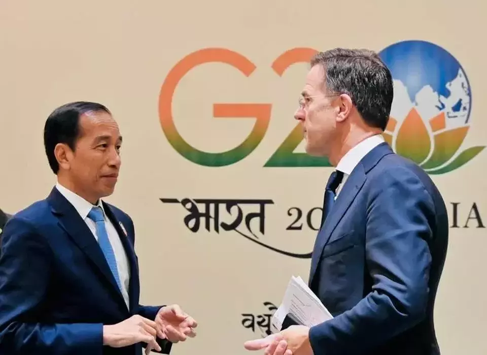 President Joko Widodo, left, chats with Dutch Prime Minister Mark Rutte during the G20 Summit in New Delhi, India, Saturday, Sept. 9, 2023. (Photo courtesy of the Presidential Press Bureau)