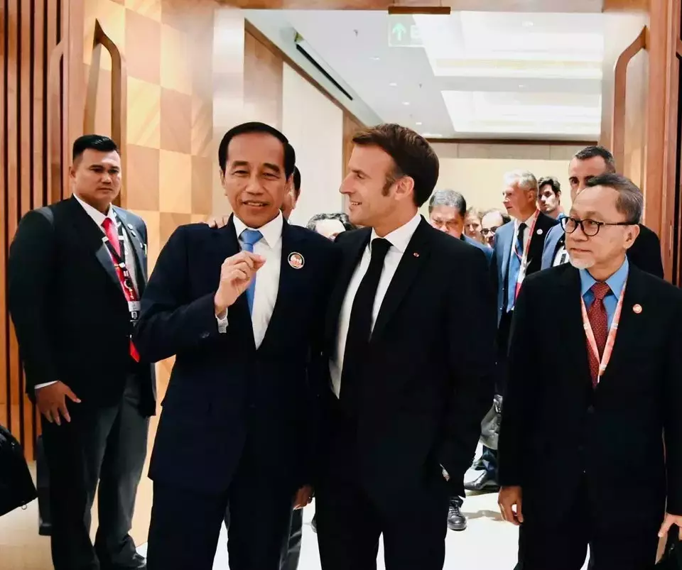 President Joko Widodo, second left, meets with French President Emmanuel Macron, second right, during the G20 Summit in New Delhi, India, Saturday, Sept. 9, 2023. (Photo courtesy of the Presidential Press Bureau)