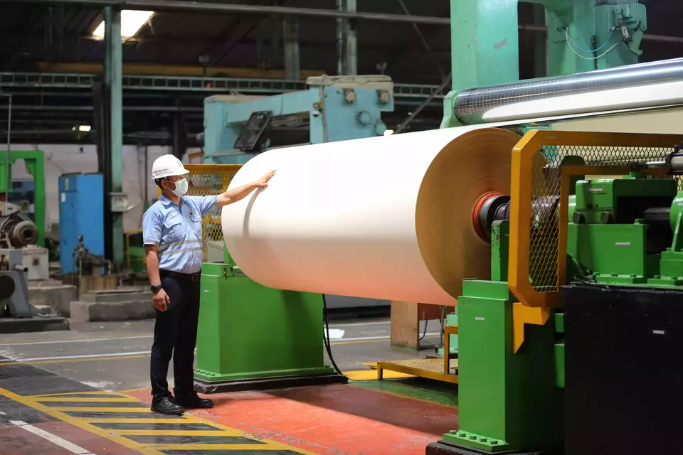 An Indah Kiat employee checks a paper roll at the production facility in Tangerang. (Photo Courtesy of Indah Kiat Pulp & Paper)