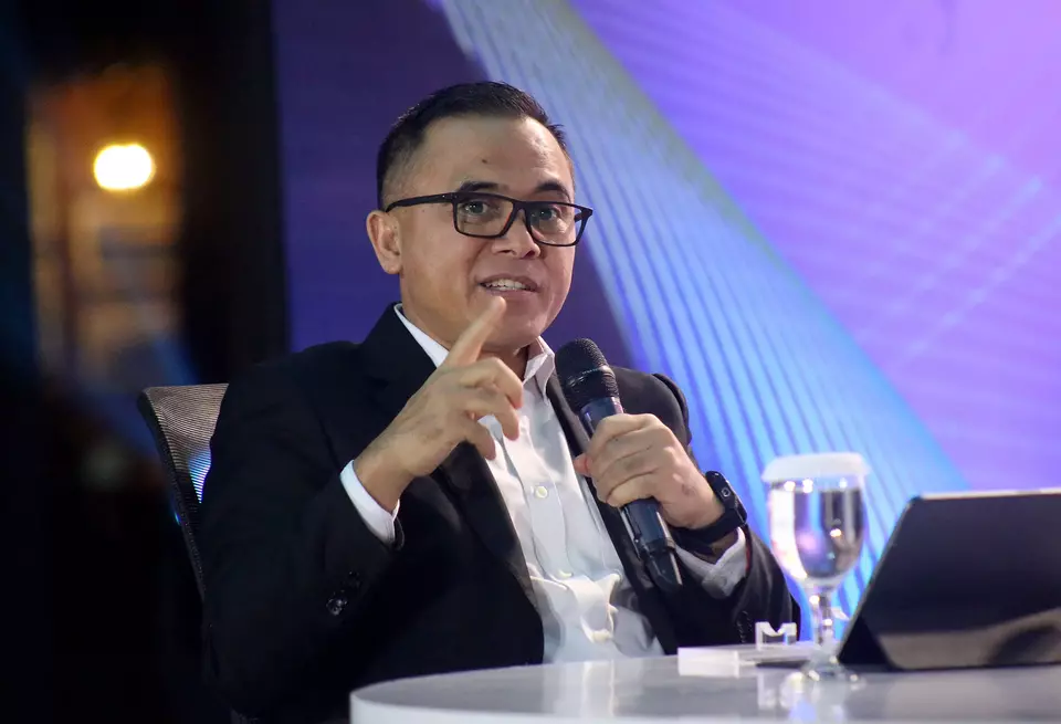 Bureaucratic Reforms Minister Abdullah Azwar Anas becomes a panelist at Investor Daily Round Table in Jakarta on September 14, 2023. (B Universe Photo/Joanito de Saojao)