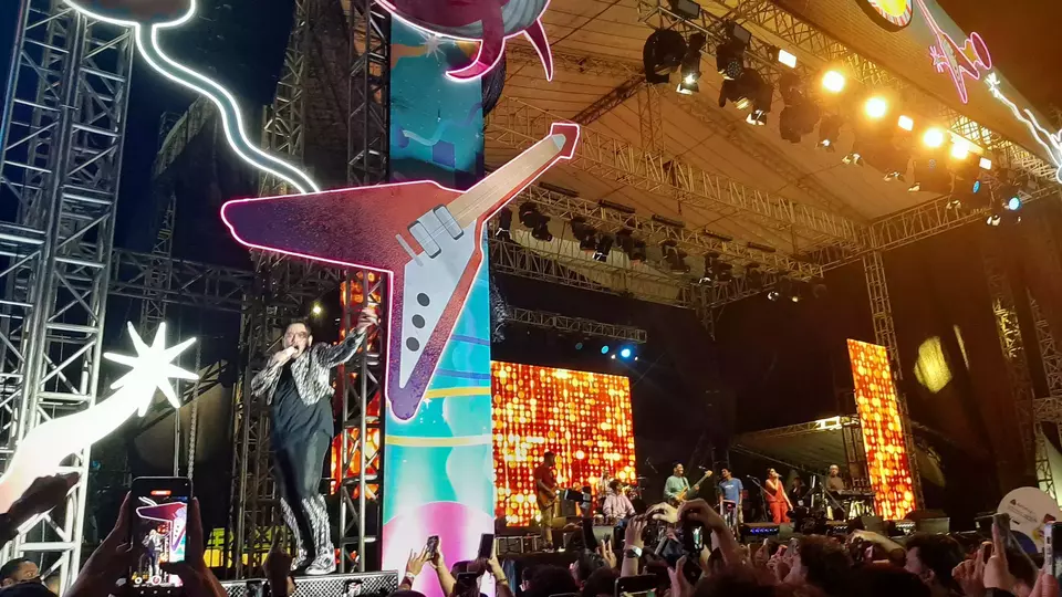 Dangdut singer Nassar performs at Semesta Berpesta Solo on Sep. 16, 2023. (B1 Photo)