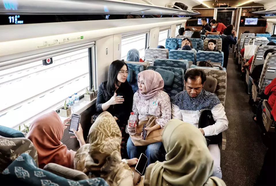 Indonesians try out the Jakarta-Bandung high-speed train on September 15, 2023. (B1 Photo/Joanito de Saojao)