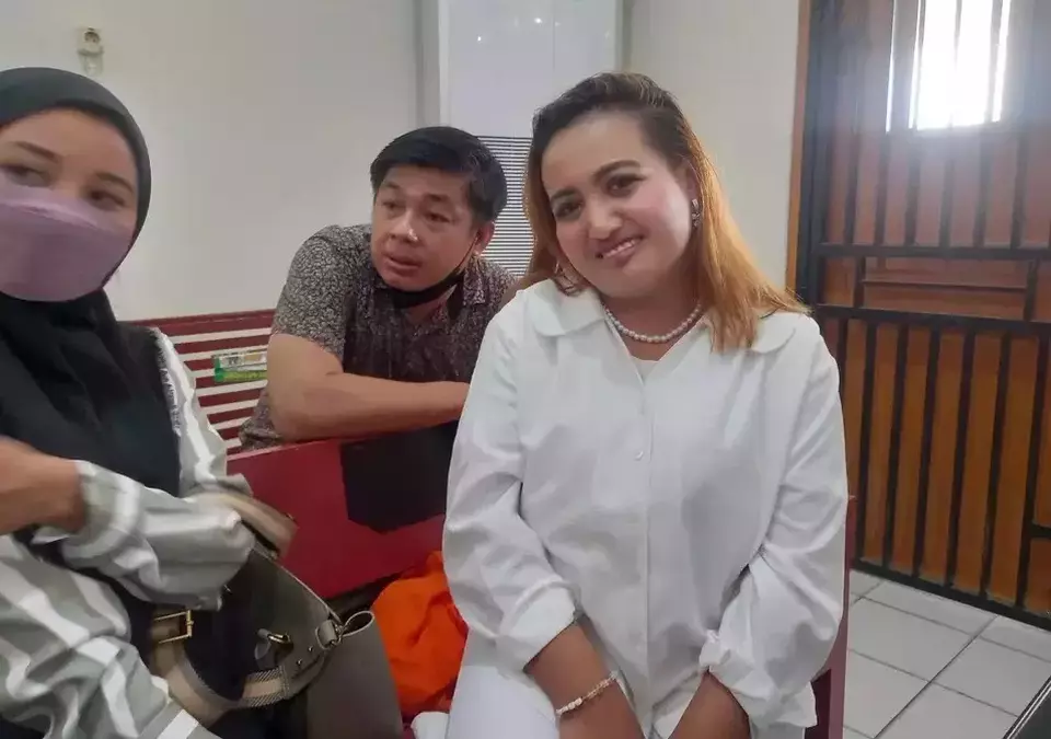 Lina Mukherjee, right, awaits her trial at the Palembang District Court in South Sumatra, Tuesday, Sept. 19, 2023. (B-Universe Photo/Sudirman)