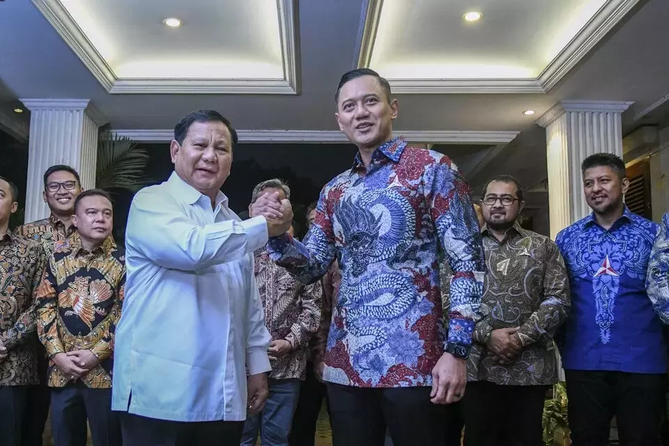 Great Indonesia Movement Party (Gerindra) Chairman Prabowo Subianto, front left, shakes hands with Democratic Party Chairman Agus Harimurti Yudhoyono. (Antara Photo)