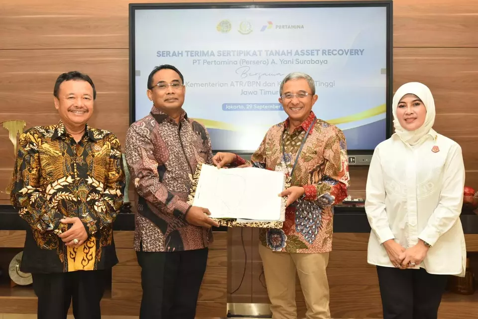 BPN hands over land asset certificates to Pertamina in Jakarta on September 29, 2023. (Photo Courtesy of Pertamina)