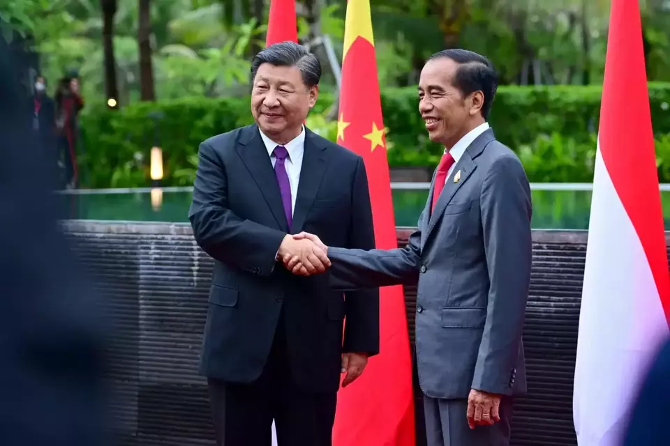 President Joko "Jokowi" Widodo meets Chinese President Jinping at the G20 Summit in Bali on Nov. 16, 2022. (Photo Courtesy of Presidential Press Bureau)