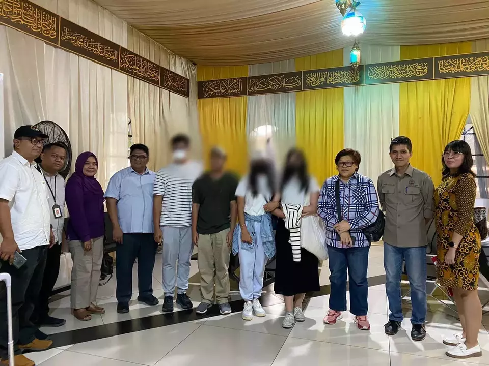 Four Indonesian evacuees from the West Bank and its nearby areas arrive in Jakarta on Oct. 15, 2023. (Photo Courtesy of Foreign Affairs Ministry)