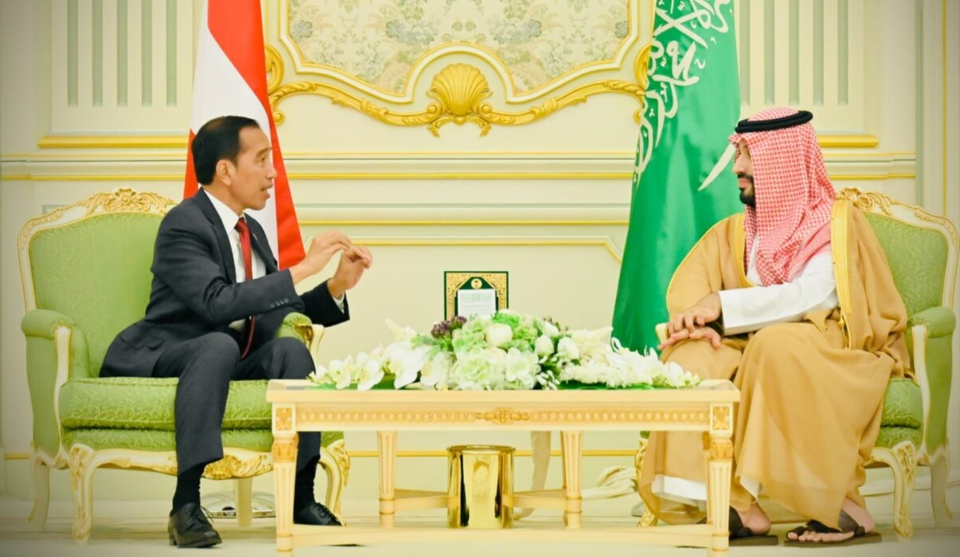 President Joko "Jokowi" Widodo meets Saudi Prime Minister Mohammed bin Salman Al-Saud at the Al-Yamamah Palace in Riyadh on Oct. 19, 2023. (Photo Courtesy of Presidential Press Bureau)