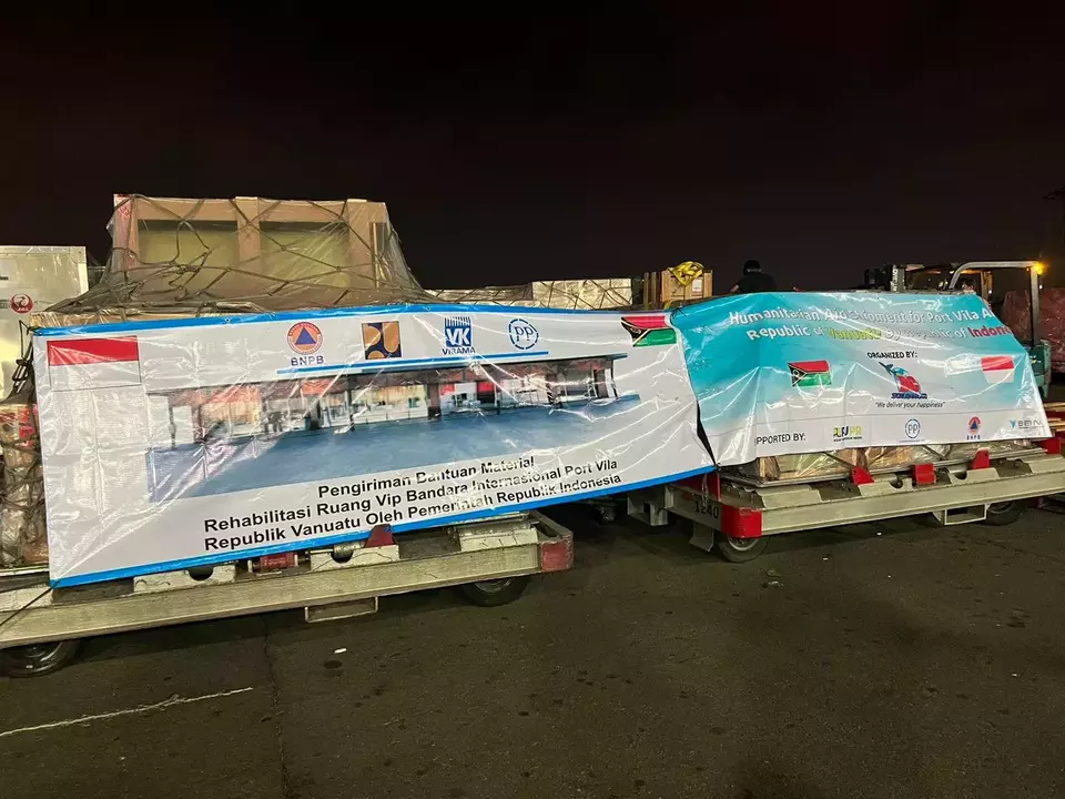 Indonesia sends 20 tons of building materials to Vanuatu for repair works at the Port Vila Airport on Oct. 22, 2023. (Photo Courtesy of Foreign Affairs Ministry)