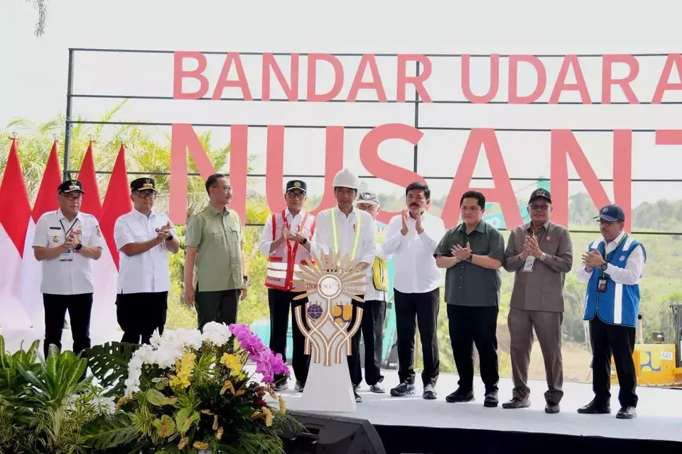 President Joko Widodo, center, inaugurates the construction of an international airport in Nusantara, East Kalimantan, Wednesday, Nov. 1, 2023. (Photo courtesy of Presidential Press Bureau)