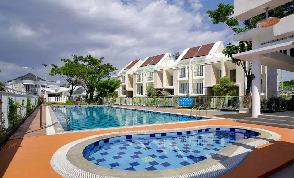 This file photo shows an upscale residential complex with a private swimming pool. (Beritasatu Photo)