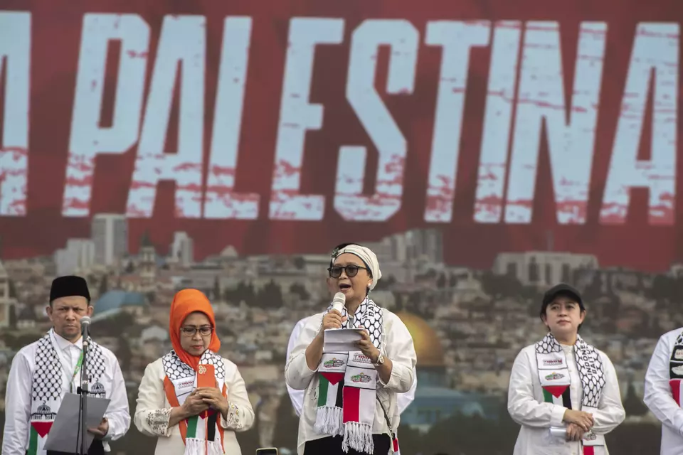 Foreign Affairs Minister Retno Marsudi attends a pro-Palestine rally at the National Monument in Jakarta on Nov. 5, 2023. (Antara Photo/Bayu Pratama S)