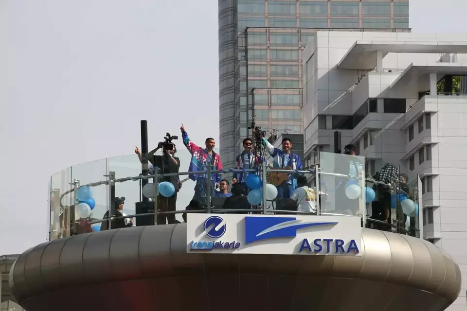 RAN performs on the viewing deck of the Astra Hotel Indonesia (HI) Roundabout Transjakarta bus station in Jakarta on Dec. 3, 2023.