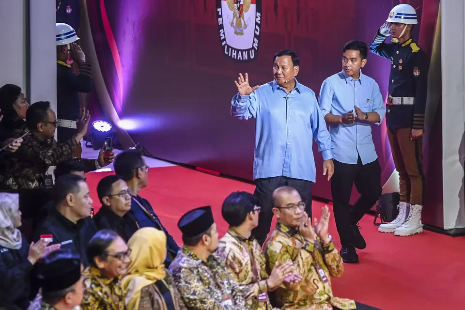 Presidential candidate Prabowo Subianto, left, and running mate Gibran Rakabuming Raka arrive at the debate venue at the General Election Commission (KPU) building in Jakarta, Tuesday, Dec. 12, 2023. (Antara Photo/Galih Pradipta)