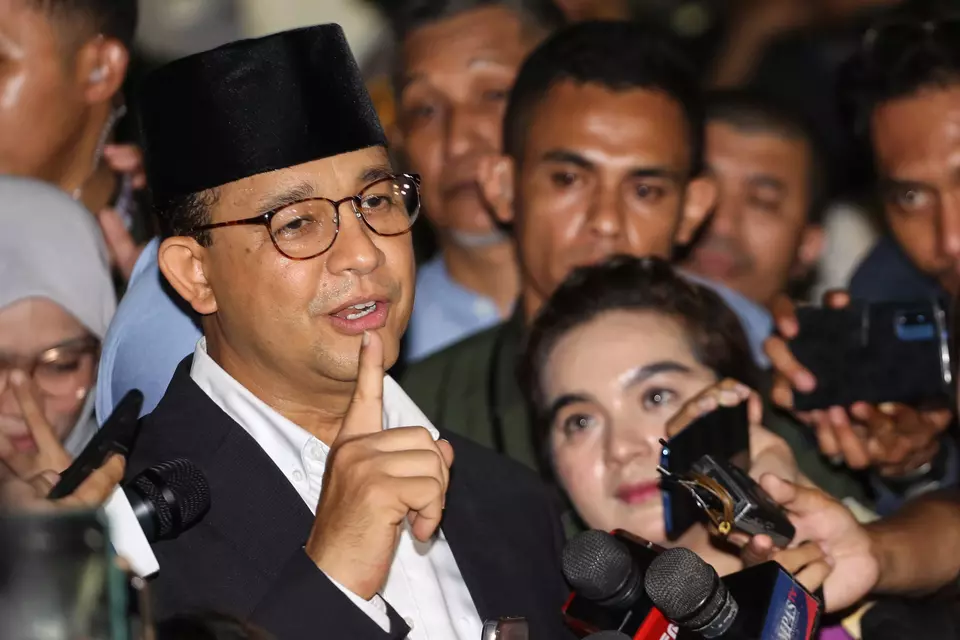 Anies Baswedan speaks with journalists after the presidential debate at the General Election Commission (KPU) building in Jakarta, Tuesday, Dec. 12, 2023. (Antara Photo/Asprilla Dwi Adha)